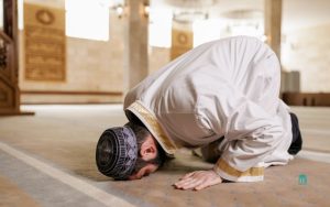kenapa tidak khusu dalam shalat