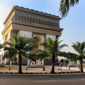 monument simpang lima gumul, icon kediri